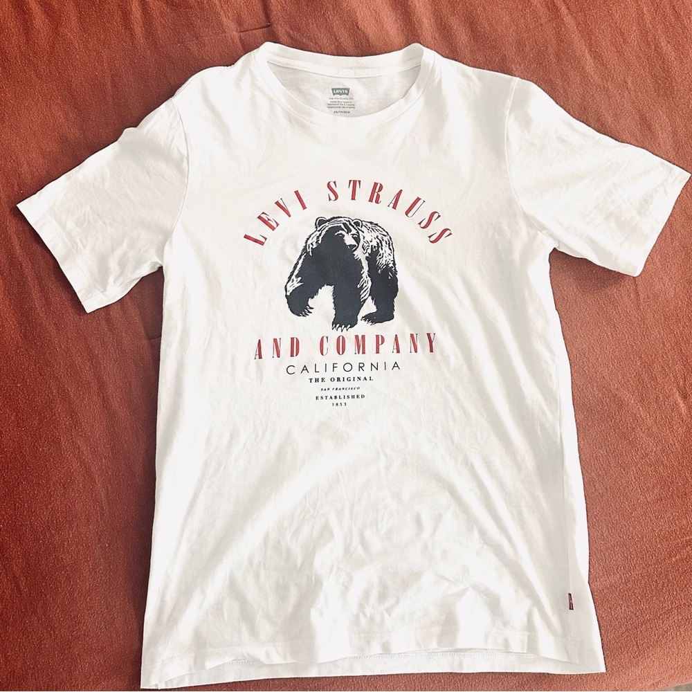 LEVI’S T-Shirt XS Men’s White Logo Small Like New Top Bear Classic Tee